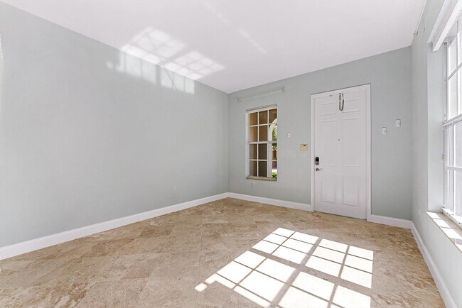 Building Photo - 6884 Julia Gardens Dr
