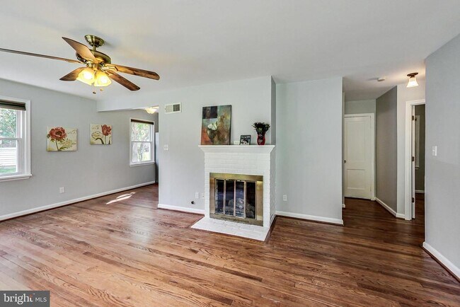 Building Photo - 6641 Barrett Rd