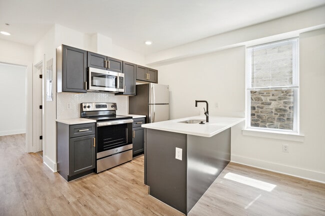 Building Photo - 6906 Ridge Ave