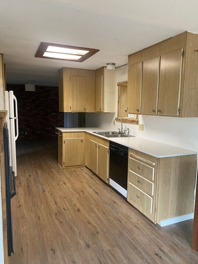 Foto del edificio - Private Home - Three Bedroom Two Bath Room...