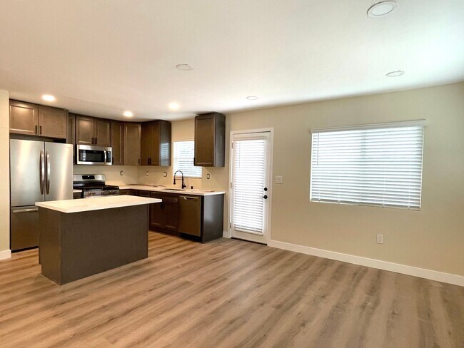 Building Photo - Newly renovated 3bd