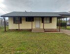 Foto principal - Cozy 2 Bedroom house in Van Buren! Coming ...