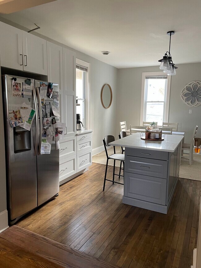 Foto del edificio - 1025 E Hamilton St