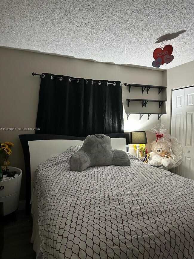 Building Photo - 10000 NW 80th Ct