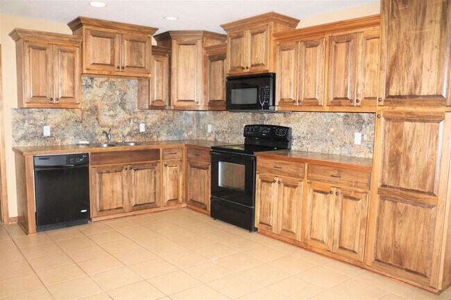 Building Photo - 1063 Shellie Ln