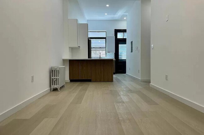 Foto del edificio - 202 Saint Nicholas Avenue