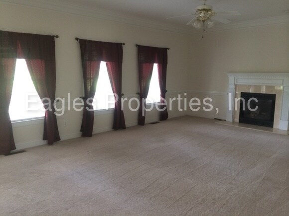 Foto del edificio - 124 W Raintree Ln