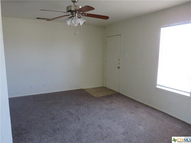 Building Photo - 2014 Cedarhill Dr