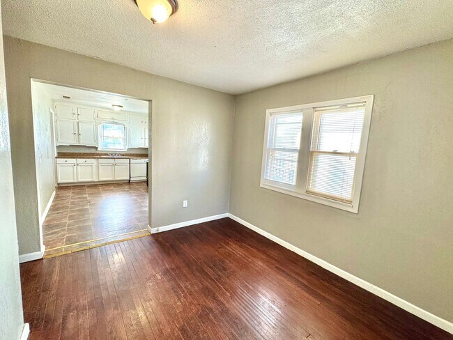 Foto del edificio - 2421 22nd St