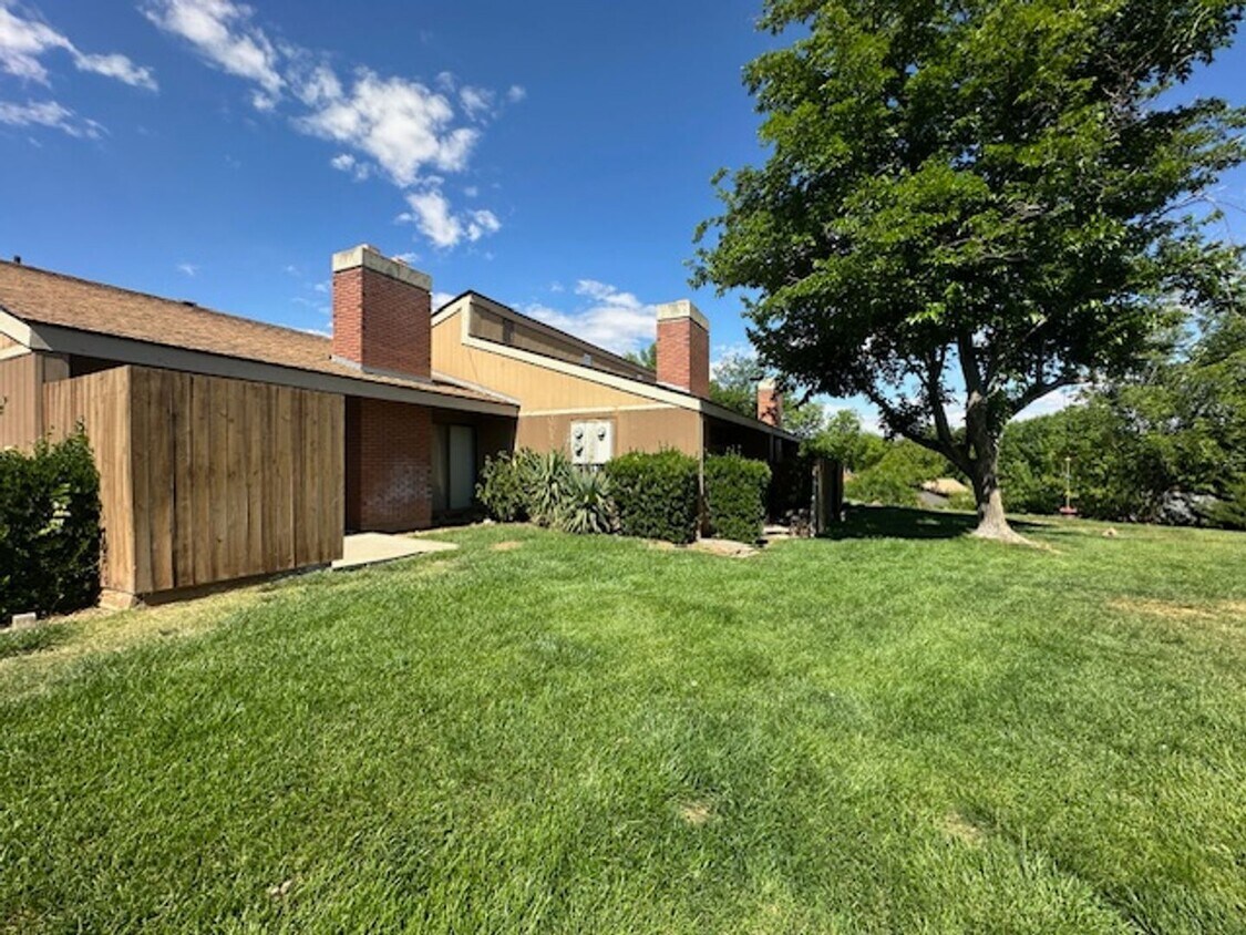 Foto del edificio - Bloomington Gardens Townhome