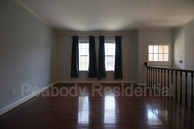 Foto del edificio - 8027 Merry Oaks Ct