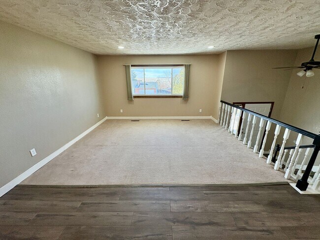 Foto del edificio - Large 3 bedroom house in the Heights! (Items will be removed)