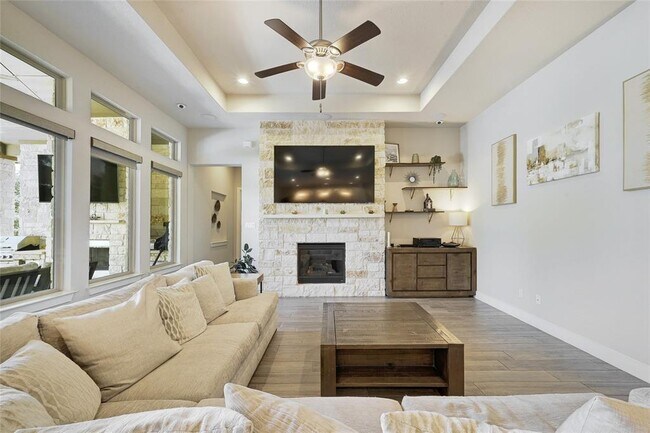 Foto del edificio - 290 Hawthorne Loop