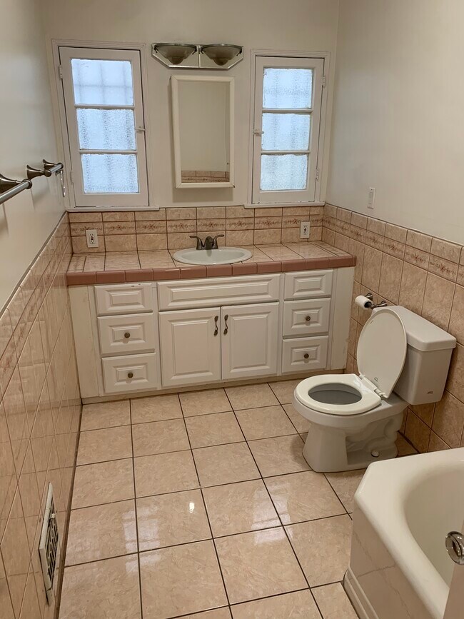 Bathroom - 4192 6th Ave