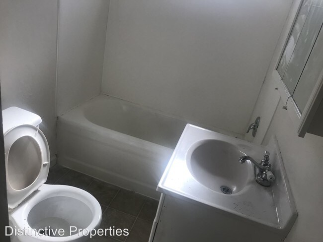 Building Photo - 2 br, 1 bath House - 2204 VERDUGO LN