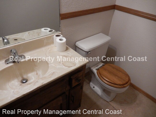 Building Photo - 2 br, 2.5 bath House - 13 Green Court