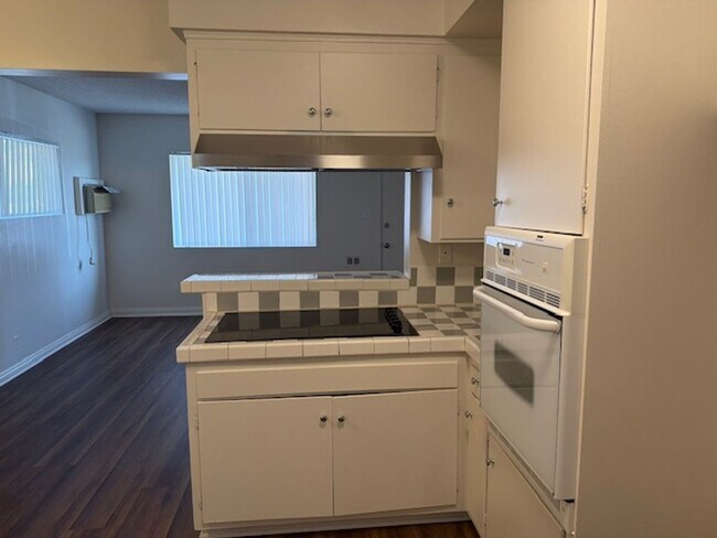 Foto del edificio - 251 E 49th St