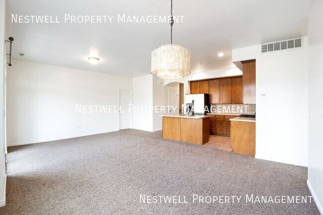Building Photo - 3179 W Desert Lily Dr