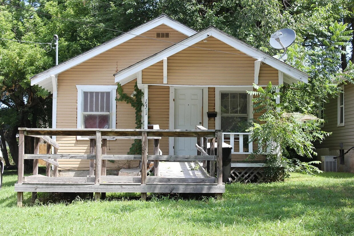Foto principal - 1371 E Blaine St