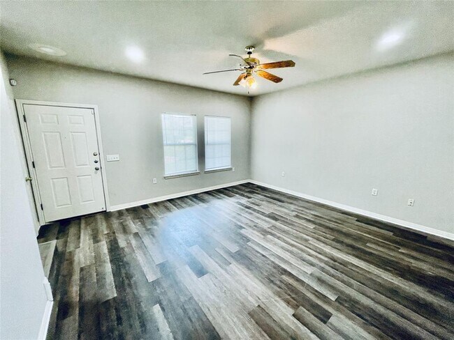 Foto del edificio - 7509 Lazy Creek Dr