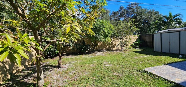 Foto del edificio - 3684 Pinehurst Dr