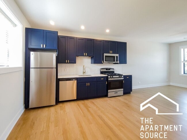 Photo - 2020 W Montrose Ave Apartment