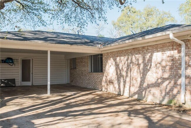 Foto del edificio - August 2025 Move In! 4 Bed 2 Bath Home in ...