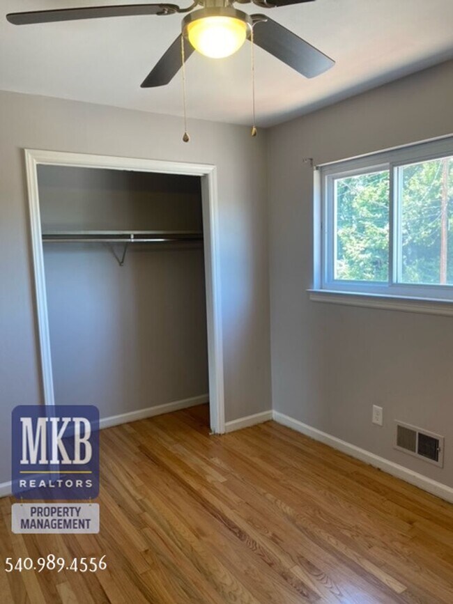 Foto del edificio - 1817 Bluemont Ave SW