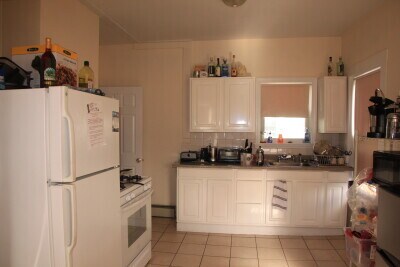 Building Photo - 76 Hano St