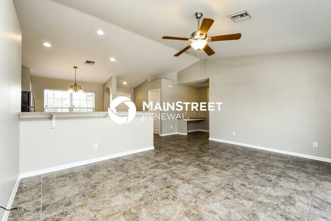 Building Photo - 3 Bedroom Pet-Friendly Home in Lehigh Acre...