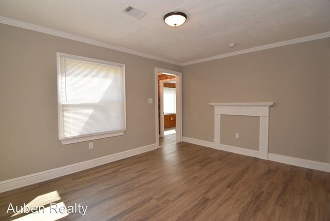 Foto del edificio - 2033 Wrightsboro Rd