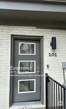 Building Photo - 2528 N Fitzhugh Ave