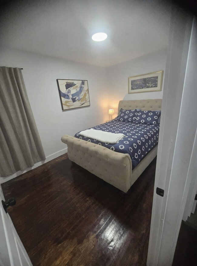 Building Photo - 11765 Glenfield Ave