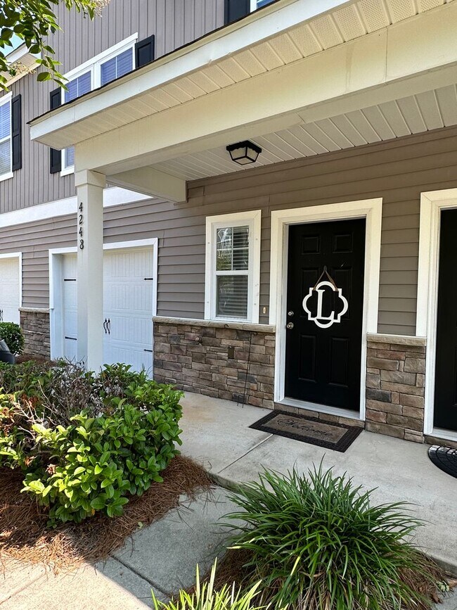 Foto del edificio - Updated Three Bedroom Townhome in West Ashley