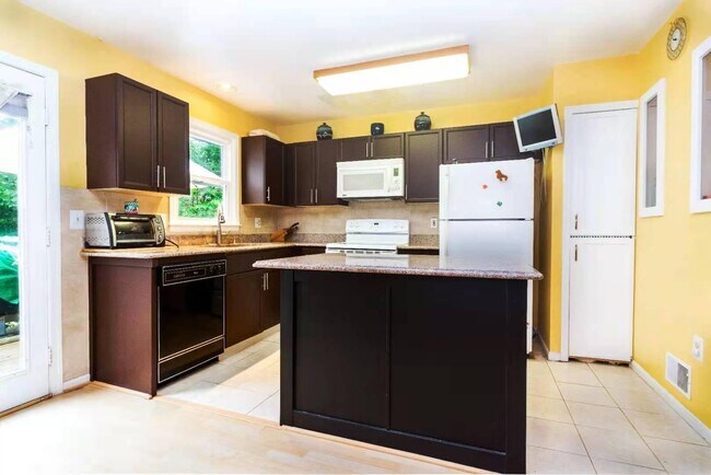 Kitchen - 13924 Middle Creek Plz