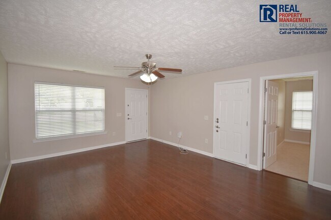 Foto del edificio - Adorable 3bd 2ba home with attached garage and fenced in back yard!