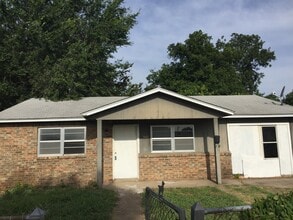 Building Photo - 1842 N St Louis Ave