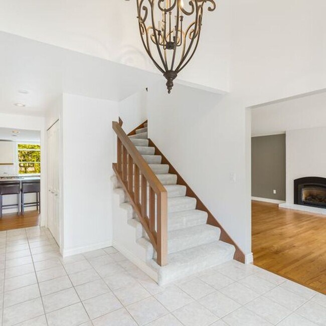 Foto del edificio - Secluded Lake Sammamish 3 bedroom plus bonus room!