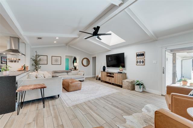 Foto del edificio - 6324 E Lovers Ln
