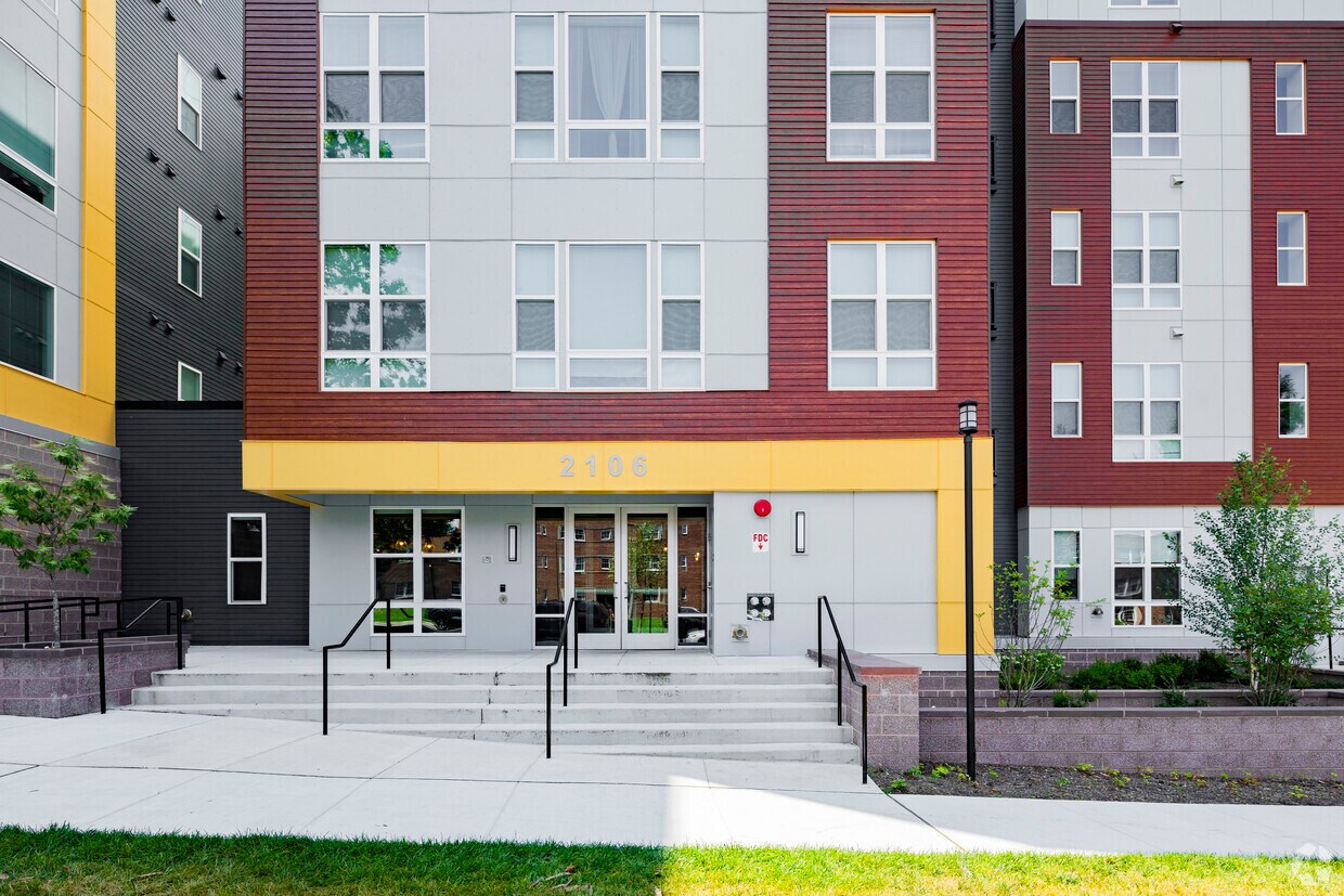 Entrada - Residences at Forest Glen