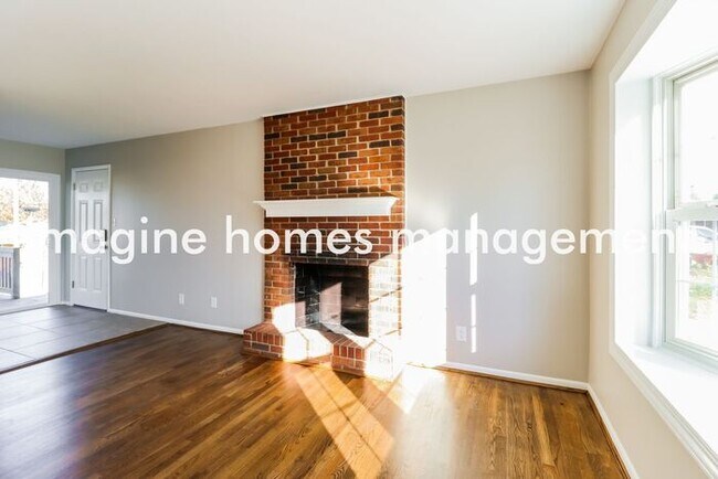 Foto del edificio - Fully renovated 4-Bedroom Home in the Fore...