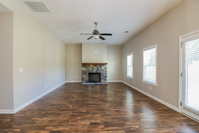 Foto del edificio - 356 Webster Lake Dr