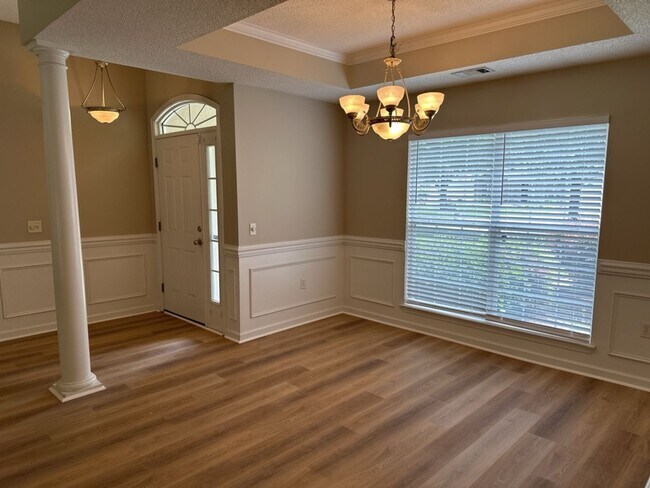 Building Photo - 247 Laurel Hill Cir