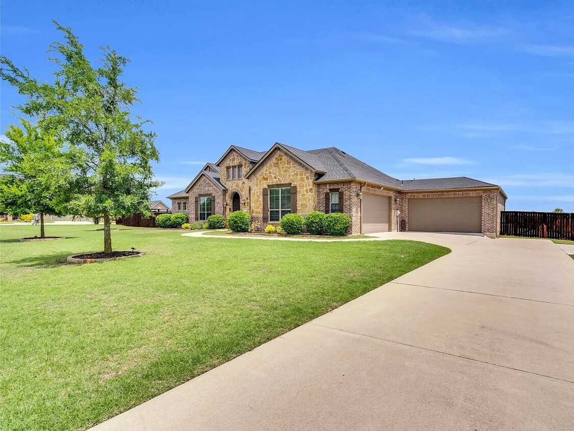 Primary Photo - 102 Willowbrook Dr