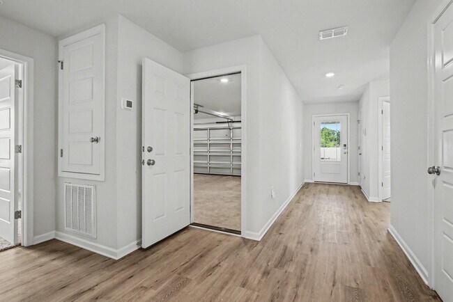 Foto del edificio - 4000 Cottage Farm Rd