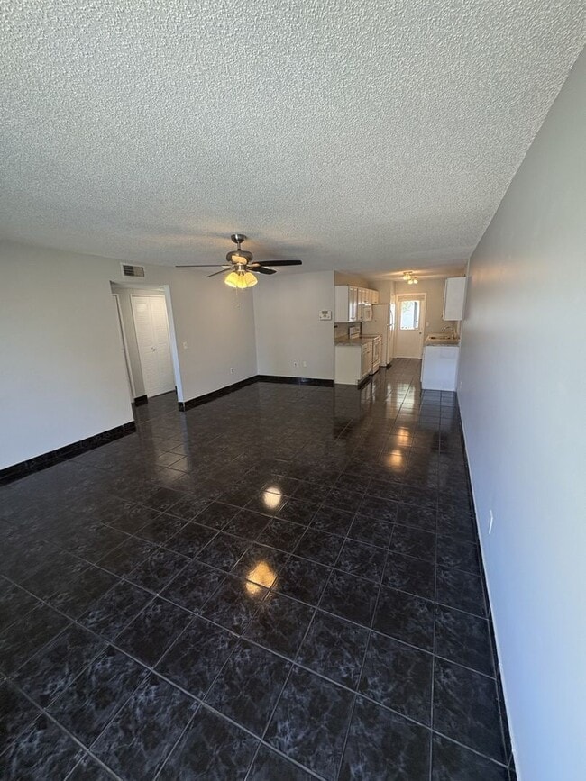 Foto del edificio - 539 E Rosewood Ln