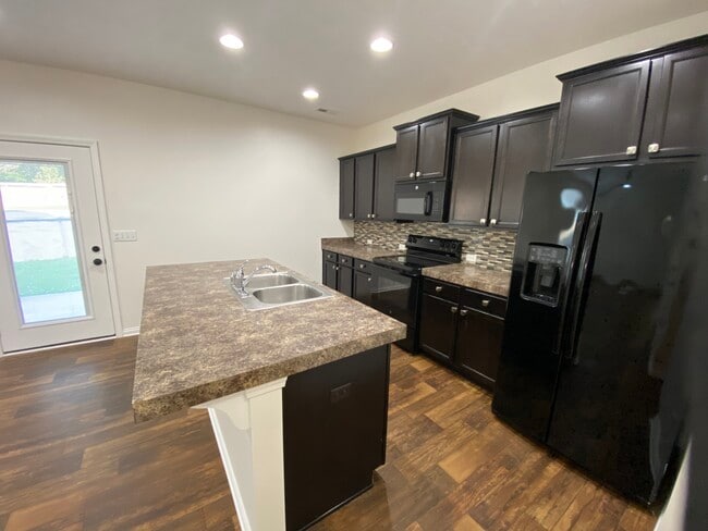 Building Photo - 6405 Autumn Valley Trce