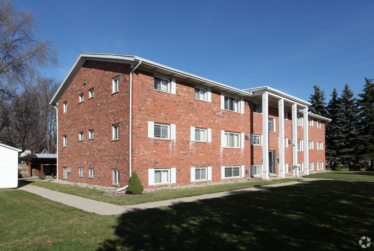 Primary Photo - Eaton Ledge Apartments