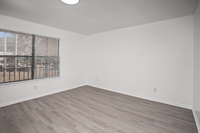 Building Photo - 1410 S Elizabeth Ave