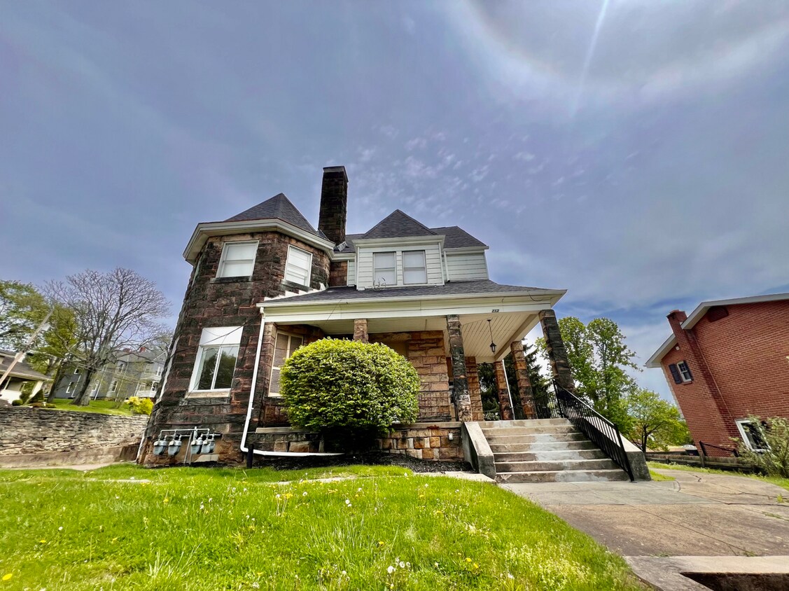 Photo - 212 North Highland Avenue